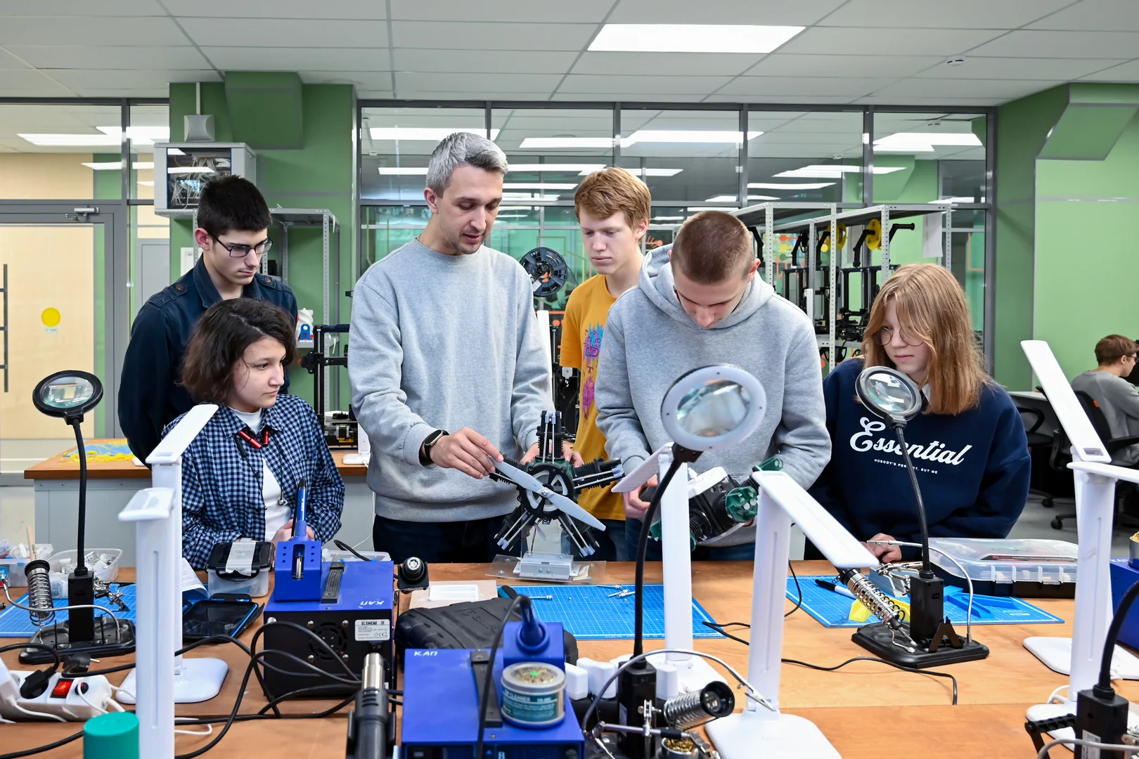 Студенты МКБ в мастерской